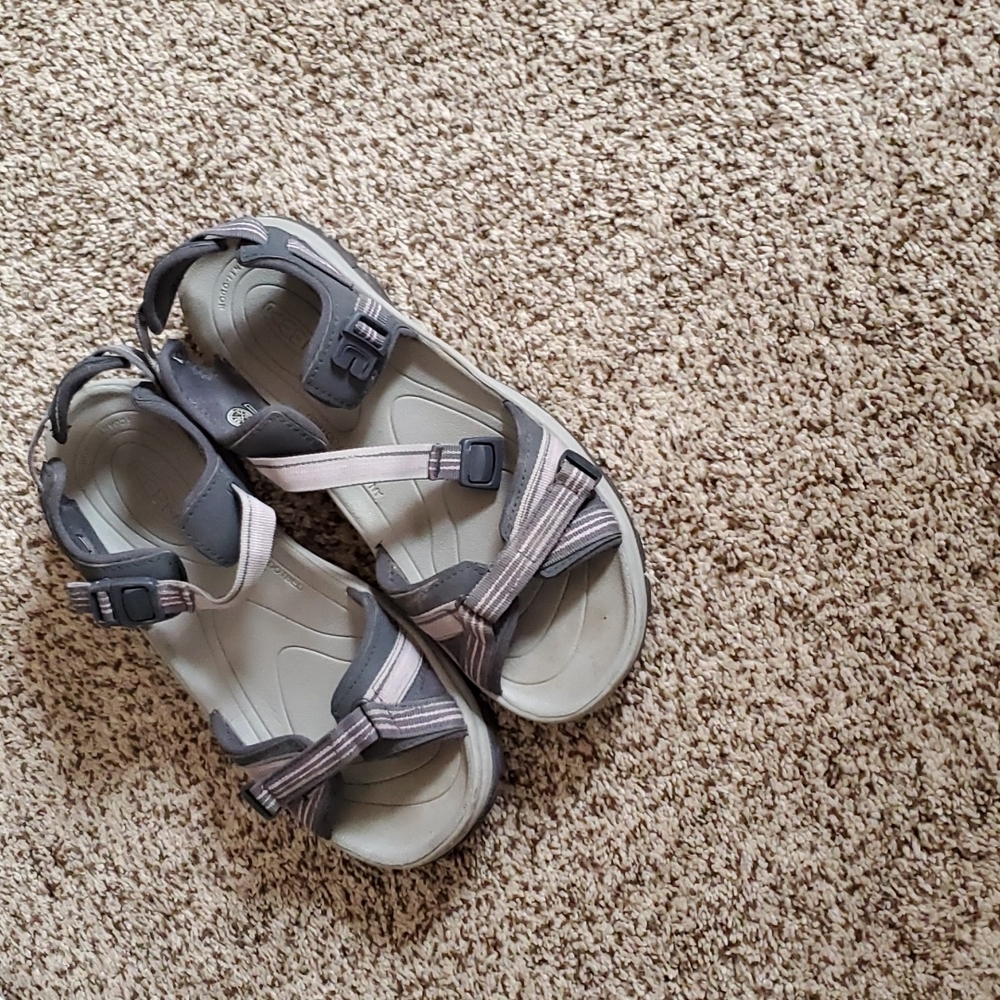Women's Keens